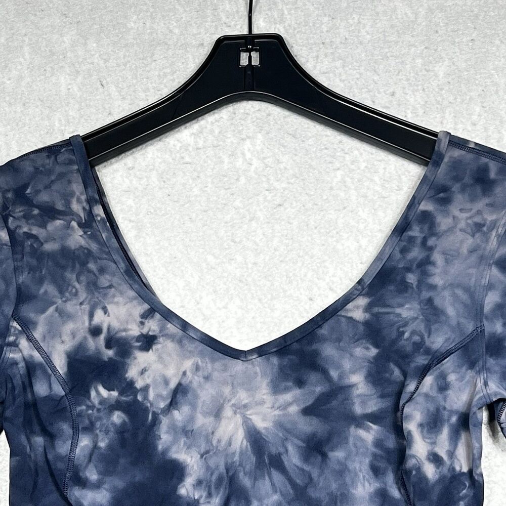 lululemon athletica Navy Tie-Dye Crop Top - Picture 2 of 11
